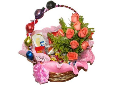 Cesta de Chocolates com rosas
